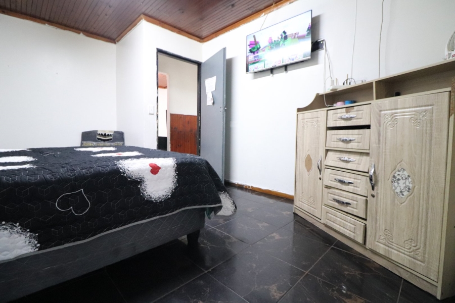 5 Bedroom Property for Sale in Lentegeur Western Cape